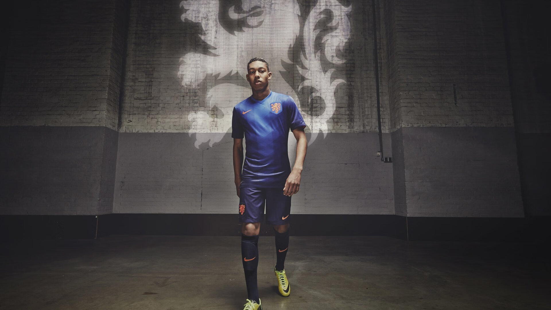 英超球队体能监测技术辅助个性化训练调整实践,英超身体素质最好的球员